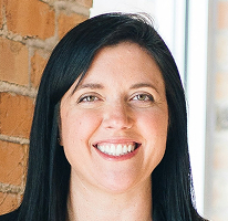Trưởng bộ phận hỗ trợ khách hàng Sophie Hartwell, ảnh chân dung